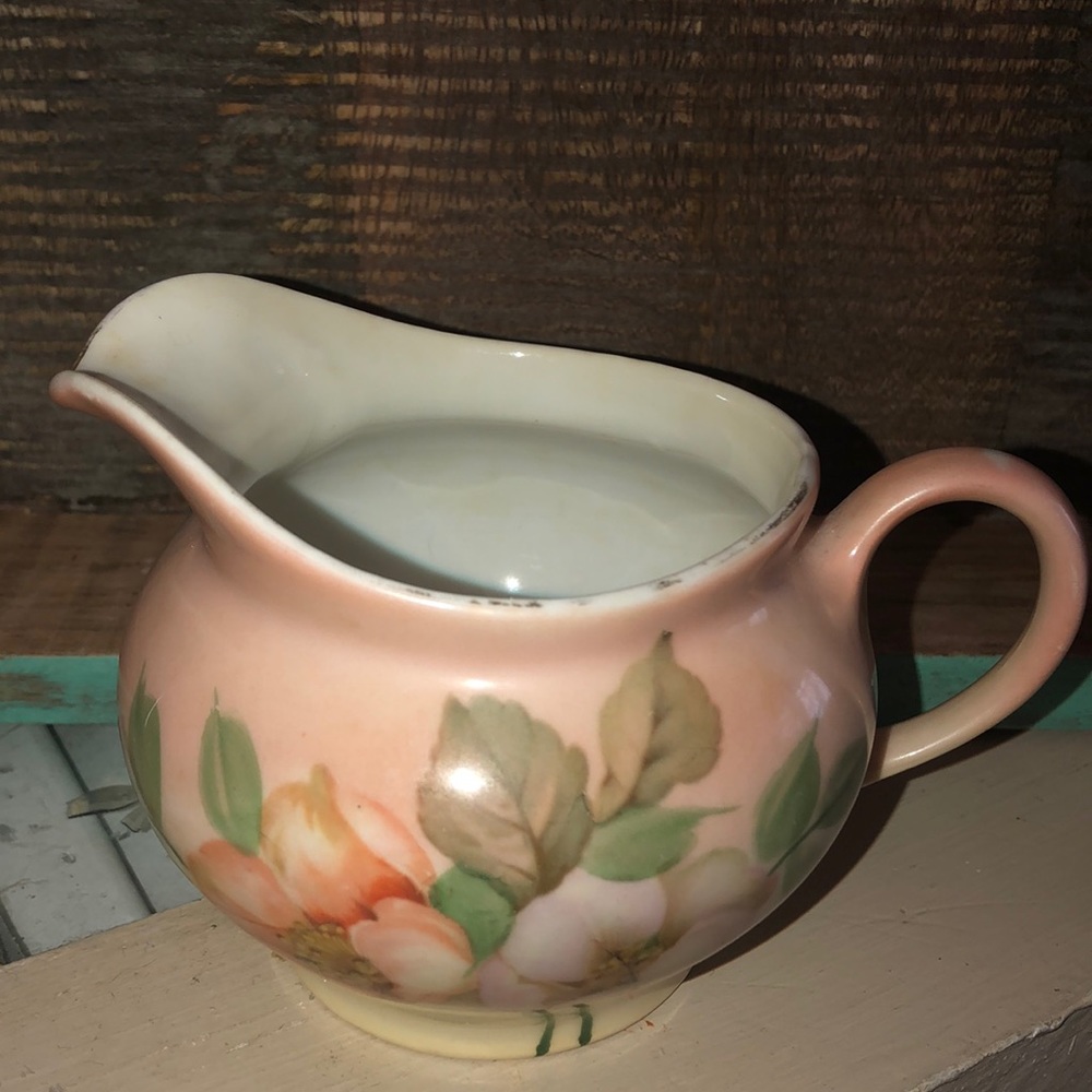 Bevaria porcelain creamer